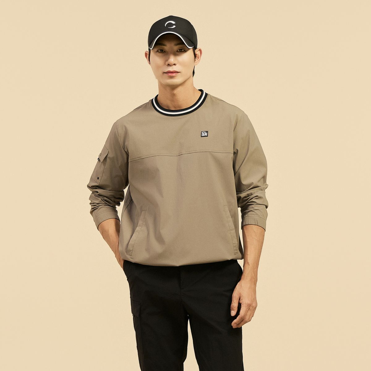 챌린저(CHALLENGER) 남성 에센셜 라운드넥 맨투맨 윈드브레이커 우븐탑 베이지