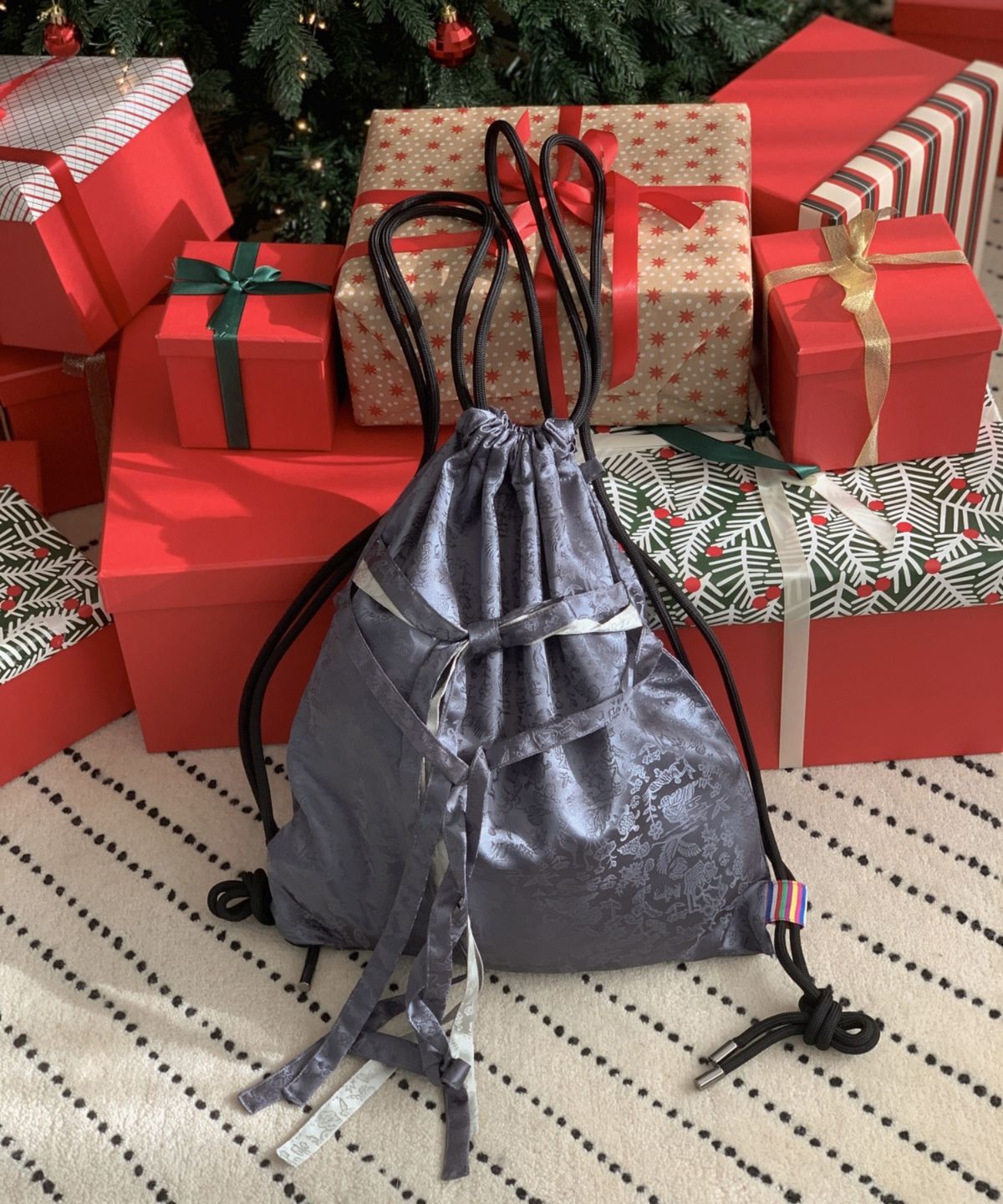 칠 하나 투 구육(71TO96) Ribbon String back pack (Charcoal)