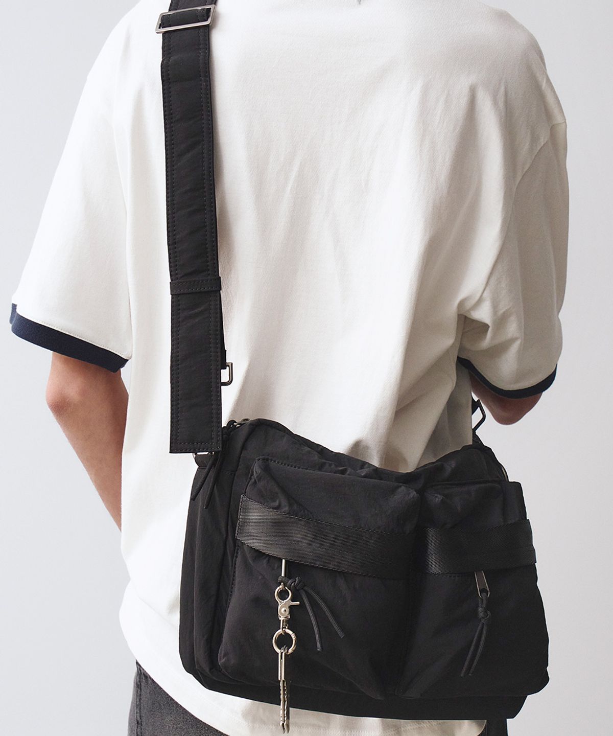 메종미네드(MAISON MINED) TWO POCKET SQUARE CROSS BAG