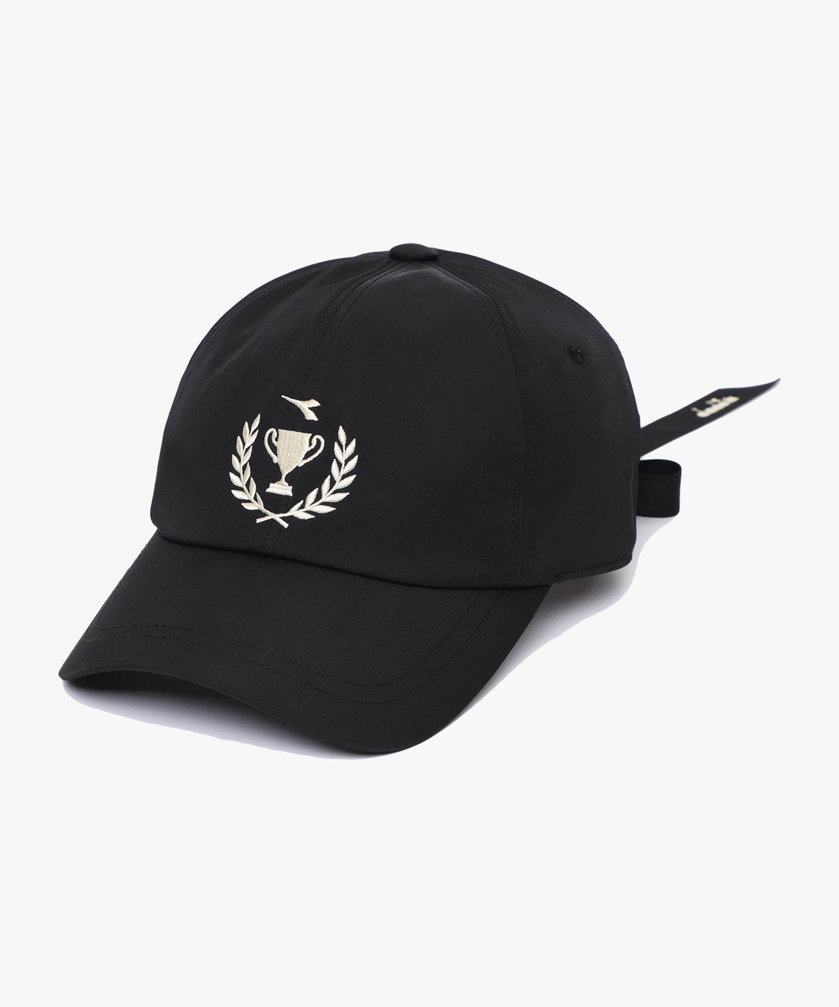 디아도라(diadora) 리본 볼캡 BLACK