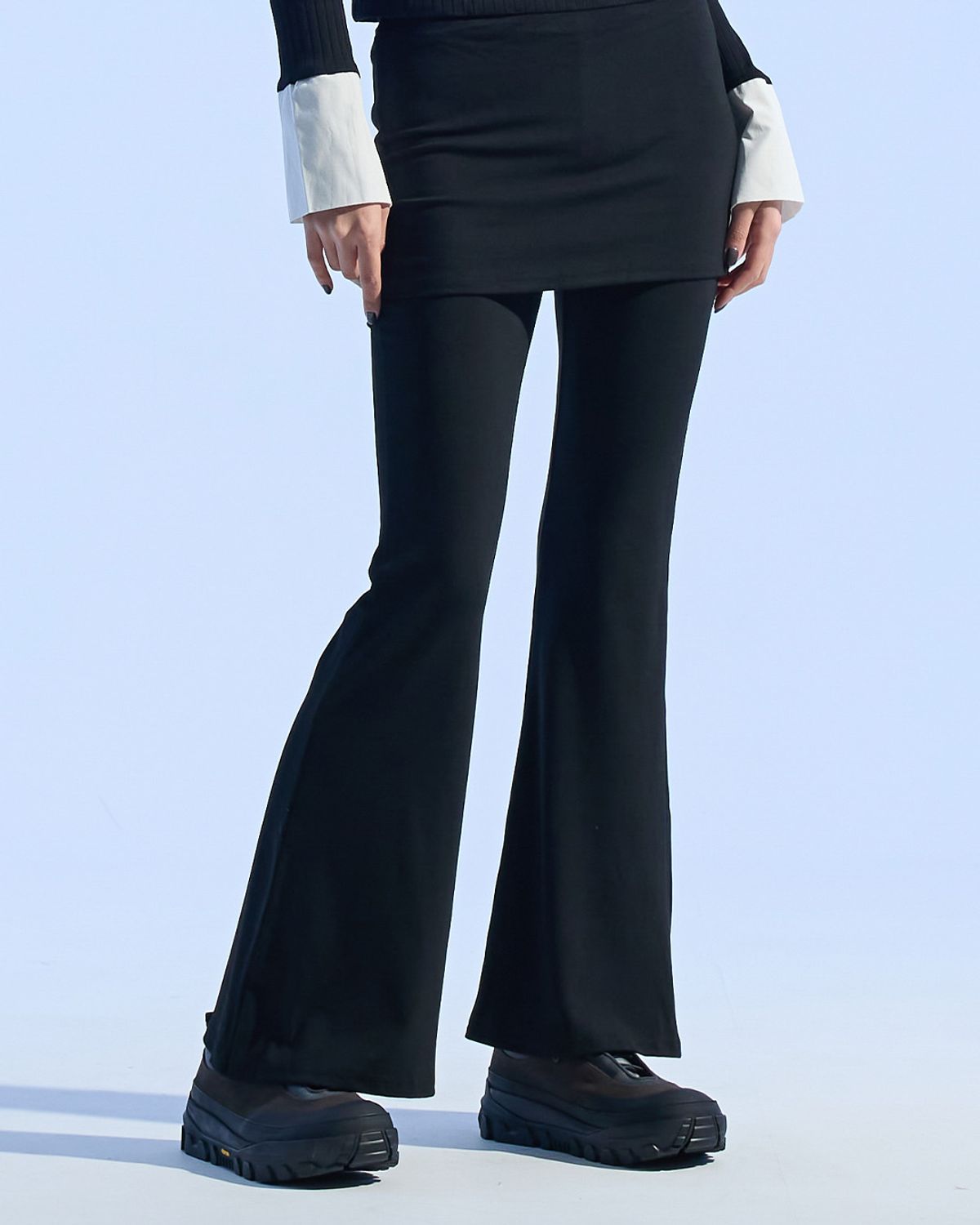 모아(MOAA) Skirt Overlay Flare Pants (BLACK)