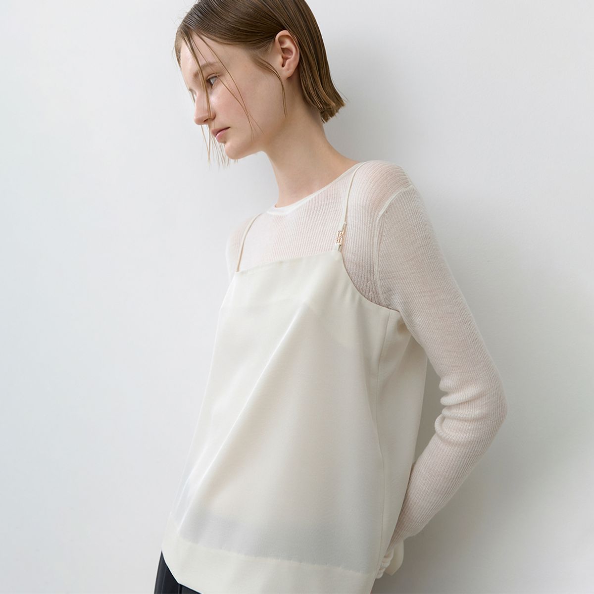 아틀리에 나인(ATELIER NAIN) LILLY BACK SLIT BLOUSE(BL-4308)