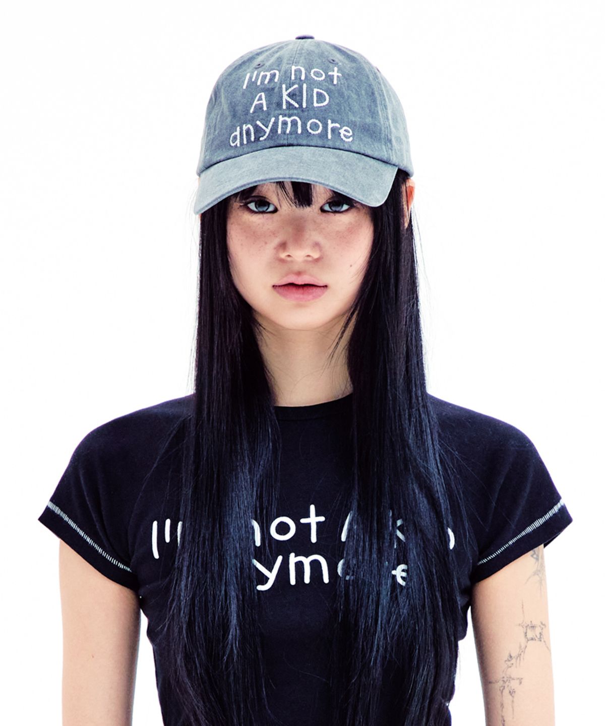 유희(YOUHEE) LETTERING WASHING BALL CAP CHARCOAL