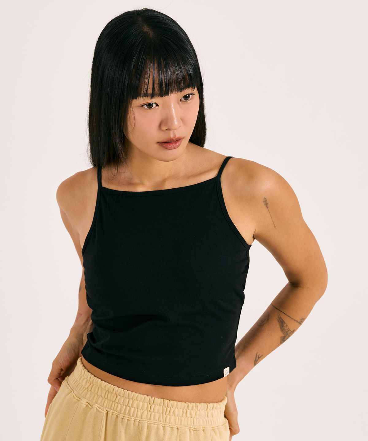 디야니(DHYANI) Kevala back point top (Ebony black)