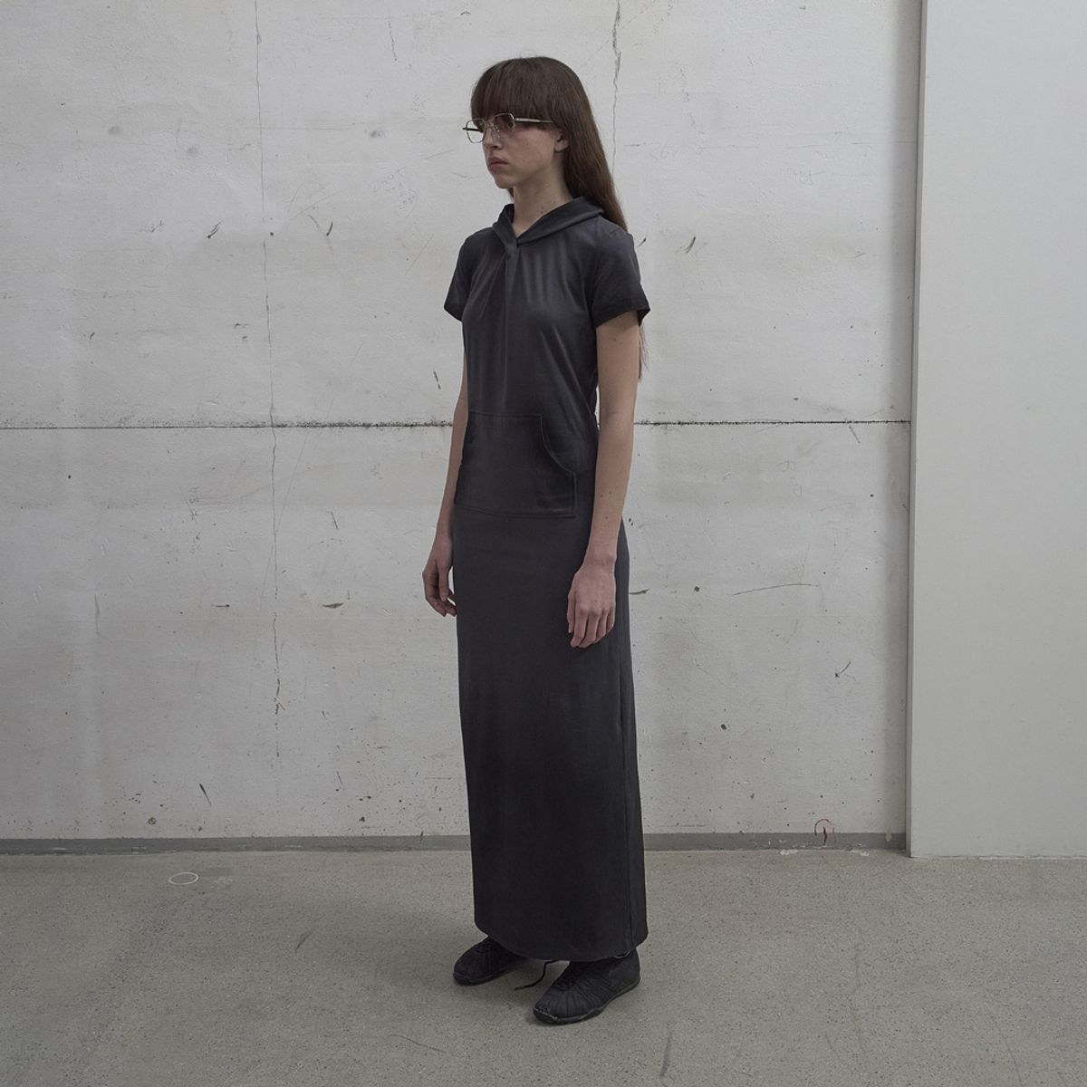 엘씨디씨티엠(LCDC™) HOODED TWISTED DRESS (DARK GREY)