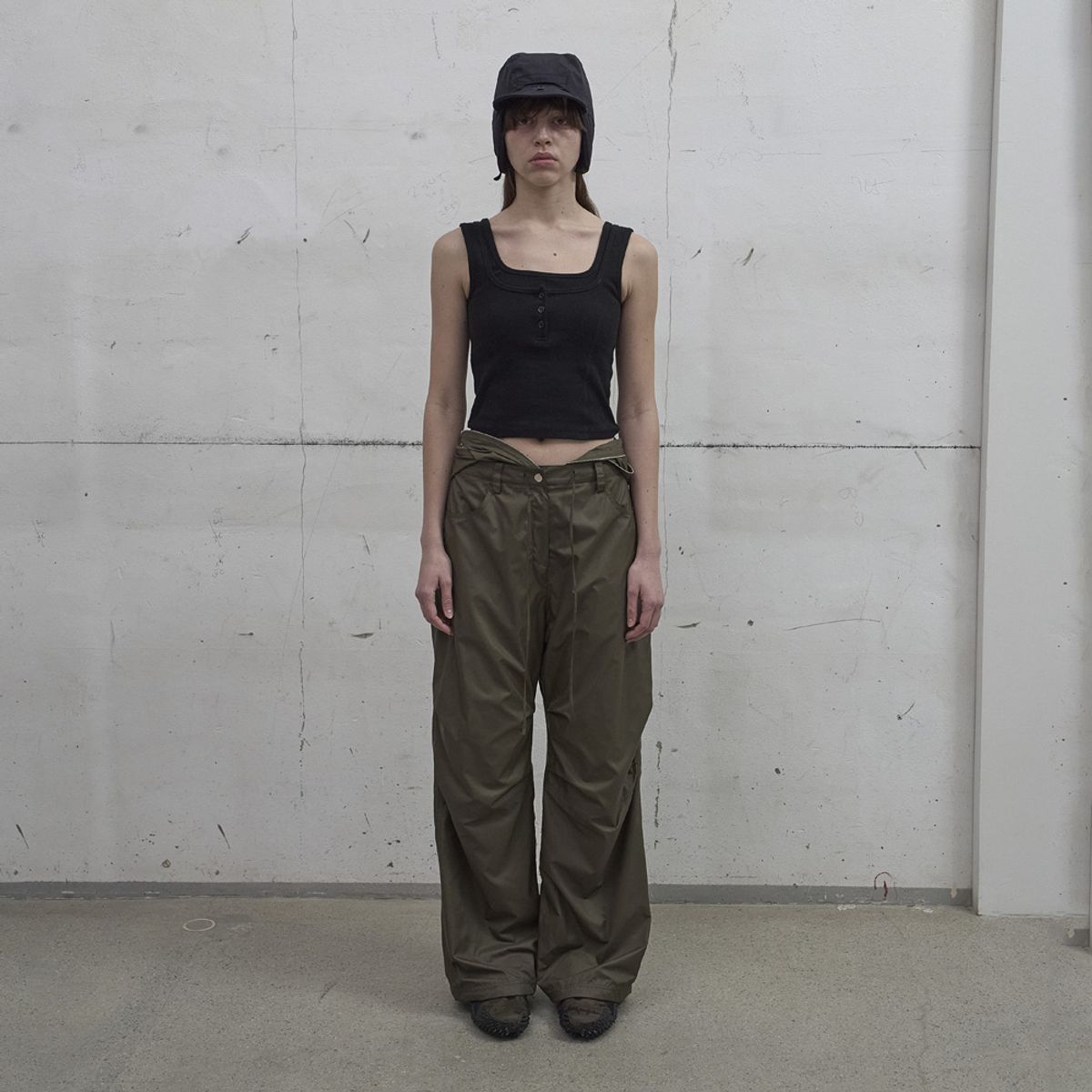 엘씨디씨티엠(LCDC™) DRAWSTRING PARACHUTE TROUSERS (KHAKI)