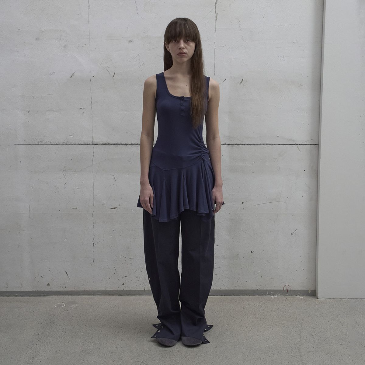 엘씨디씨티엠(LCDC™) FRILL SLEEVELESS TOP (DARK NAVY)