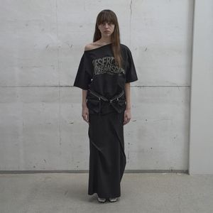 ASYMMETRIC PRINTED T-SHIRT (BLACK)