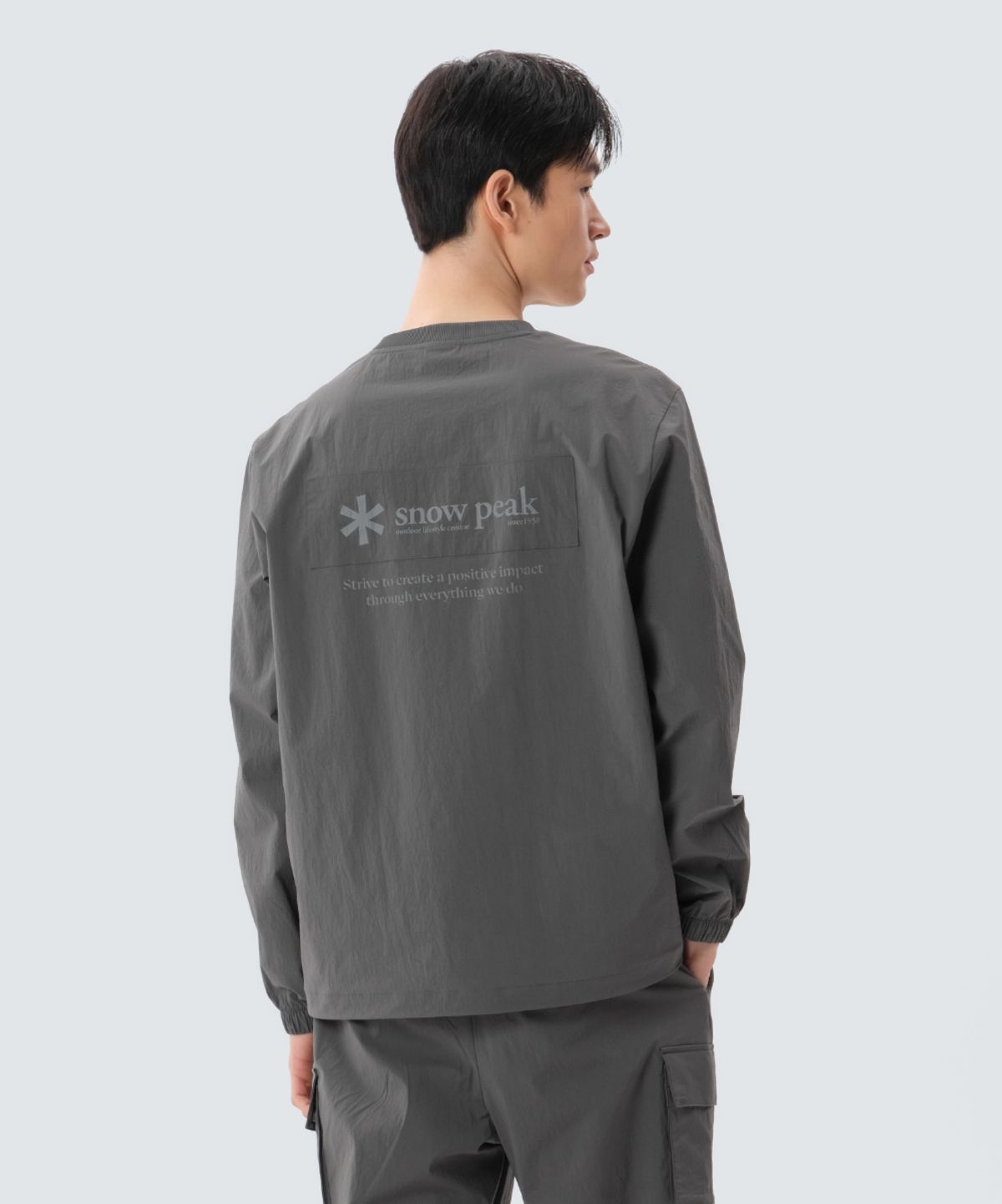 스노우피크 어패럴(SNOWPEAK APPAREL) 루트 우븐 패치 맨투맨 (S25MMRHT60) Dark Gray