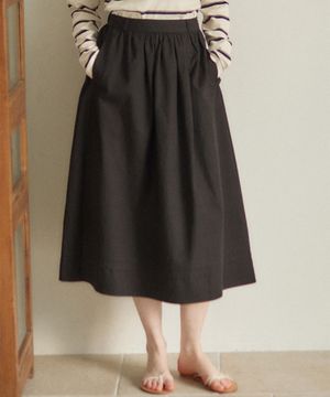 핀턱 셔링 롱 스커트 - 블랙