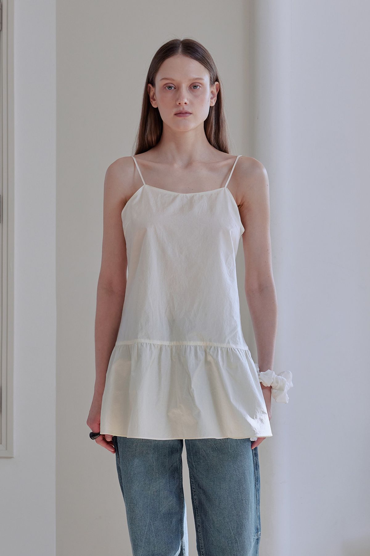 애프터아워즈(AFTERHOURS) GLOSSY LAYERED MINI DRESS (CREAM)