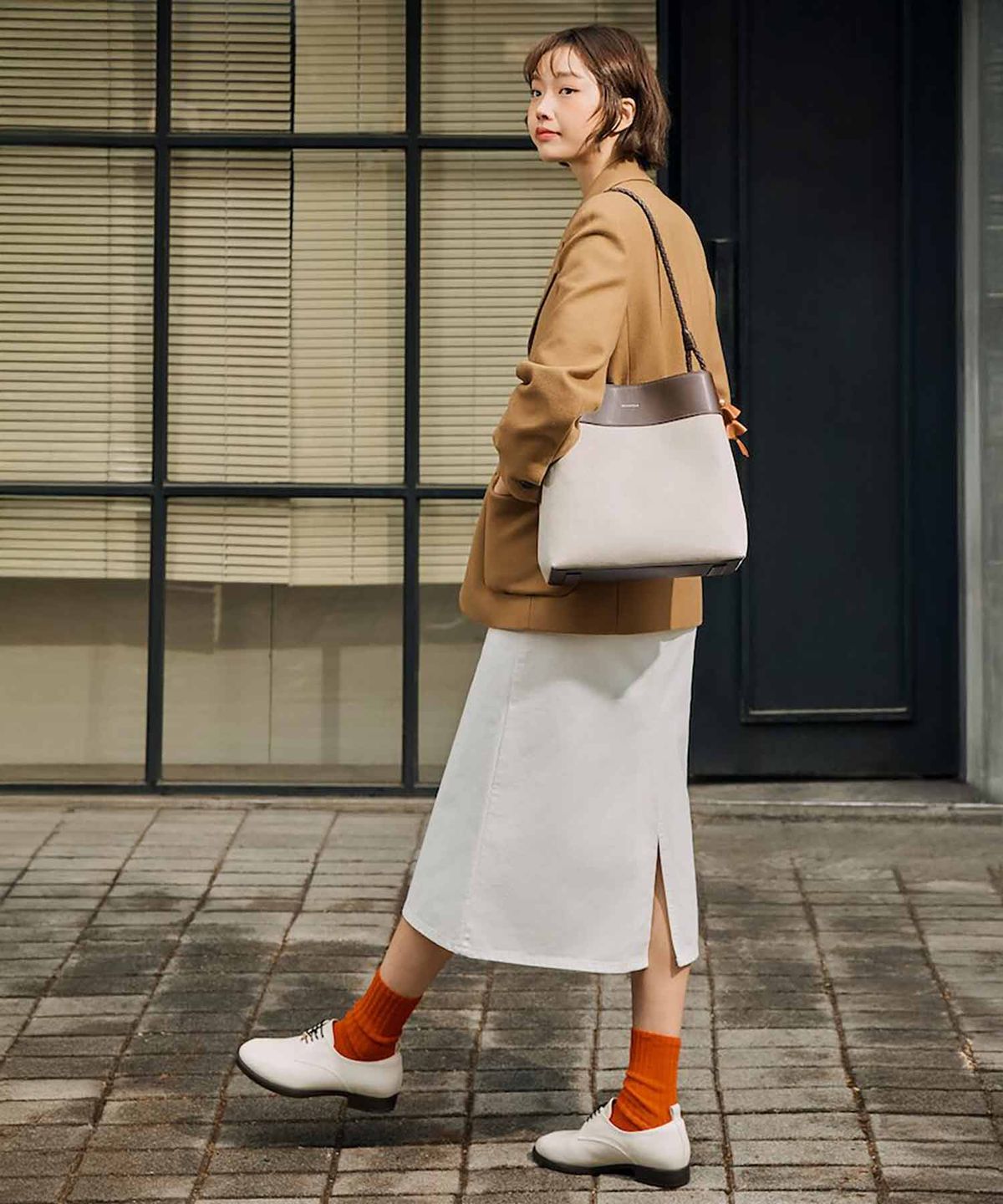 빈폴 액세서리(BEANPOLE ACCESSORY) 레이나 루프 핸들 숄더백 - 브라운