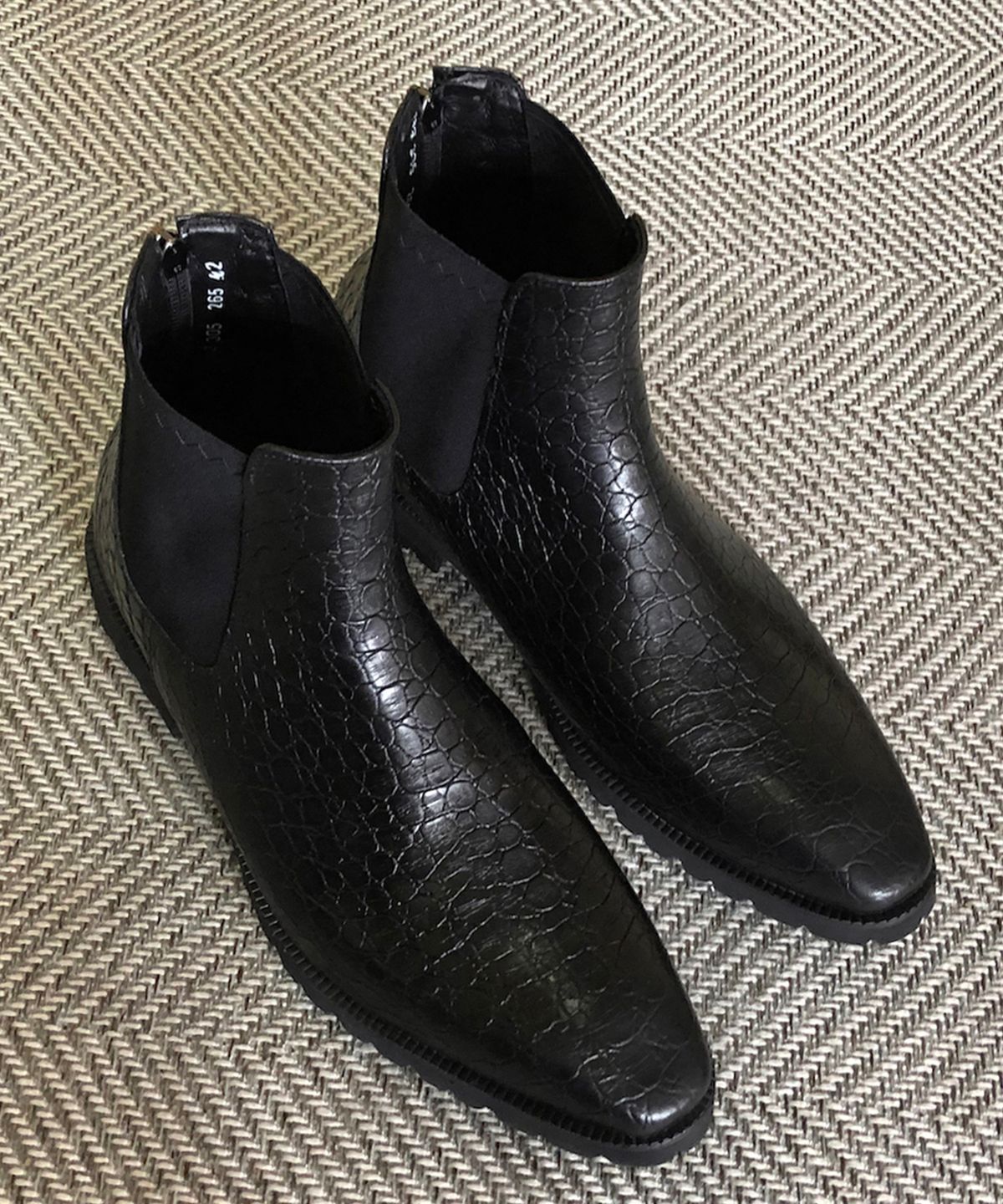 조앤슈(JOENSHOE) 엘리펀트 백지퍼 릴 첼시부츠 블랙