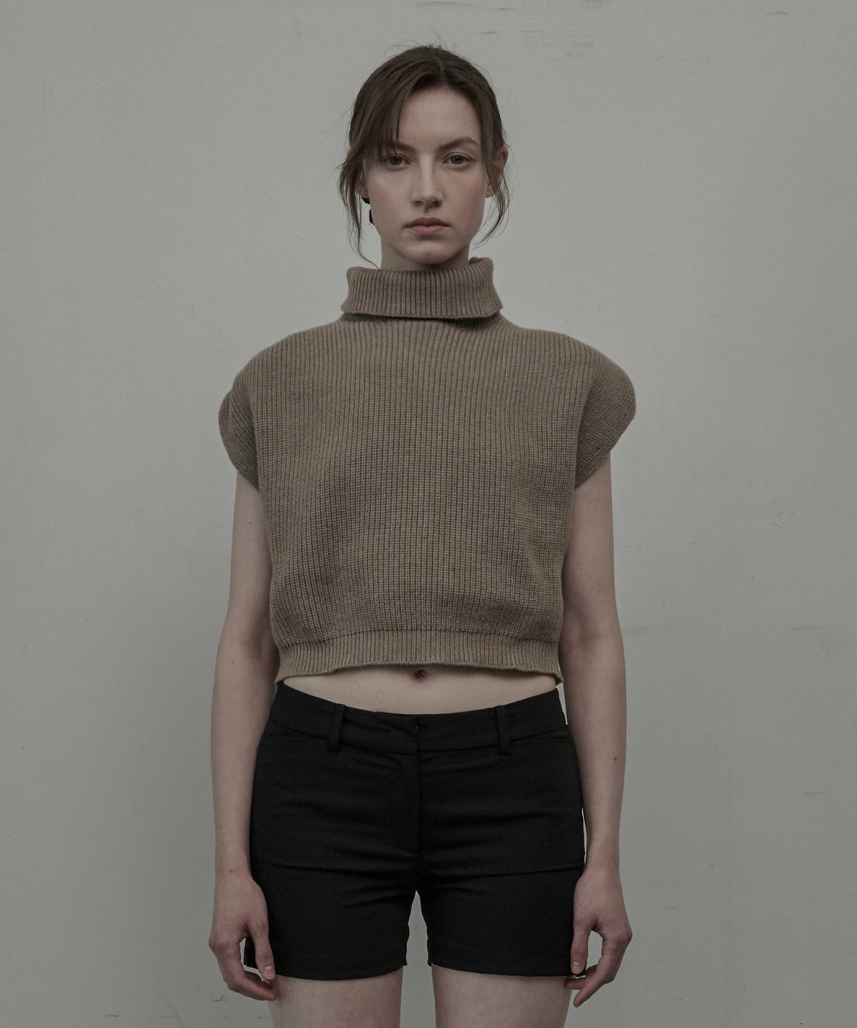 마우솔레움(MAU SOLEUM) Haze Turtleneck Knit Vest - Brown