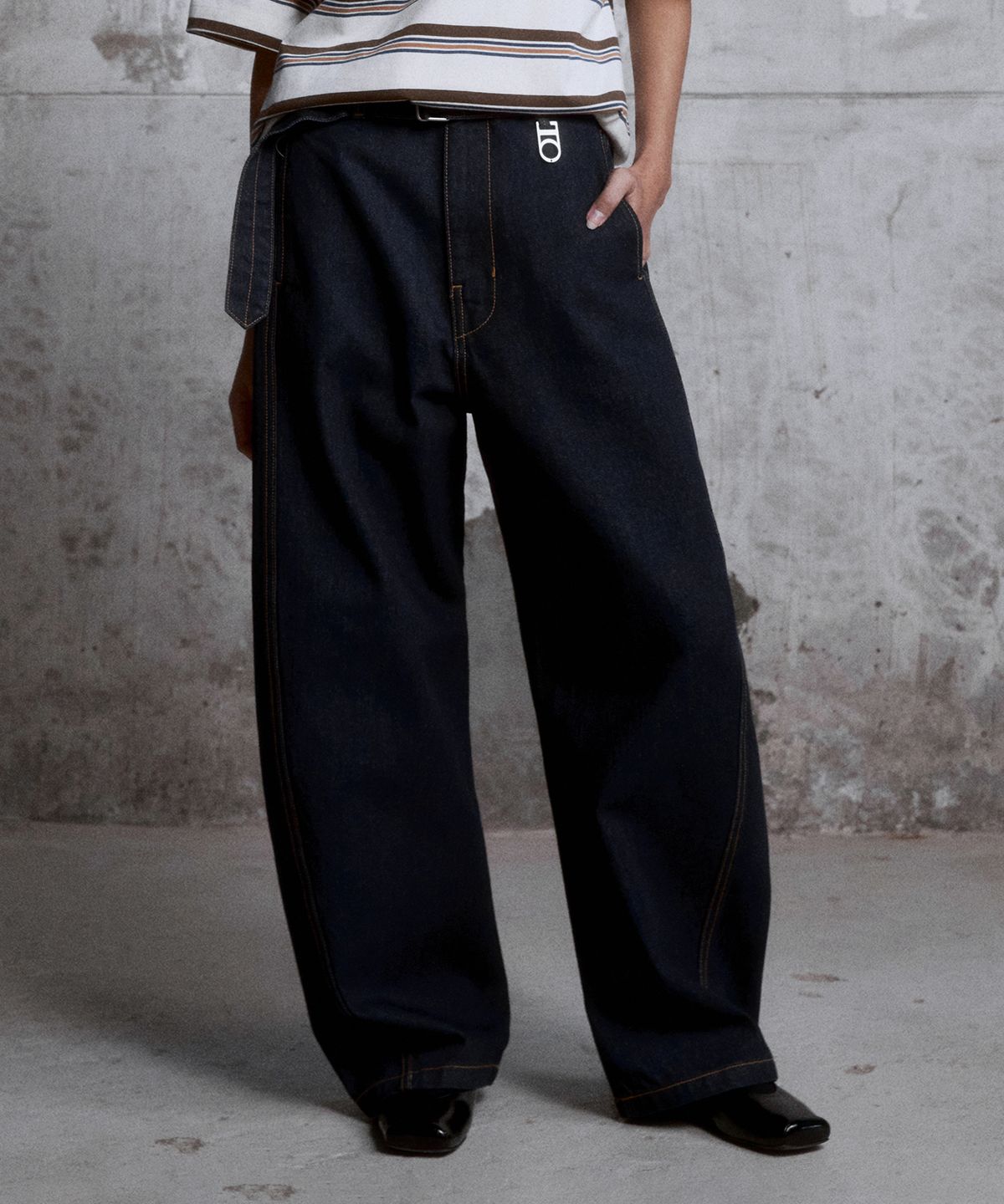 디써티원(DTHIRTYONE) (WOMAN) Belted Wide-Curve Denim Pants (Indigo)