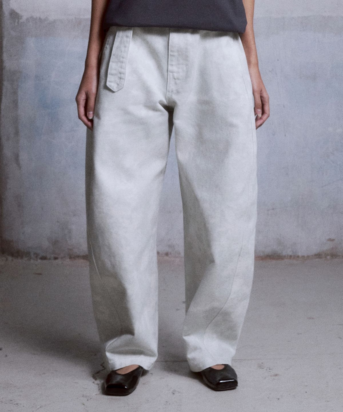 디써티원(DTHIRTYONE) (WOMAN) Belted Wide-Curve Denim Pants (Marble Grey)