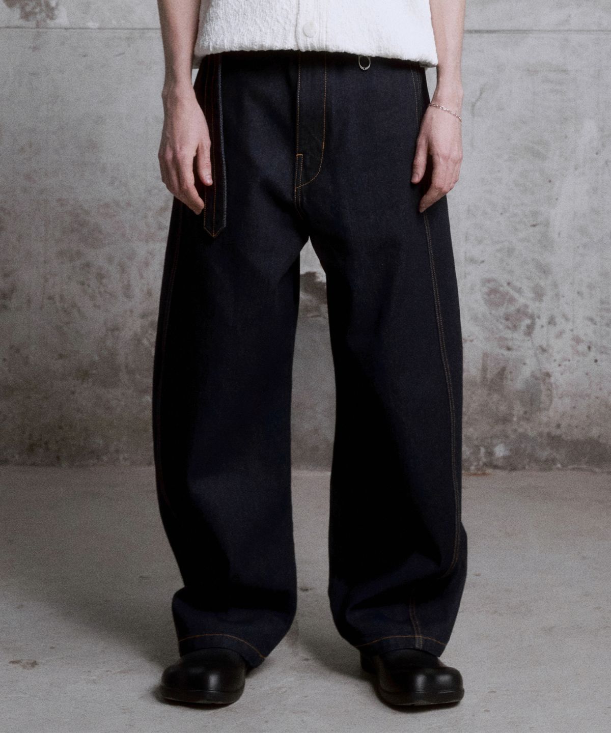 디써티원(DTHIRTYONE) Belted Wide-Curve Denim Pants (Indigo)