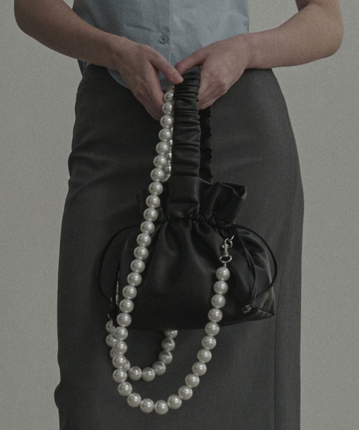 마우솔레움(MAU SOLEUM) 2Way Pearl Mini Pouch Bag - Black