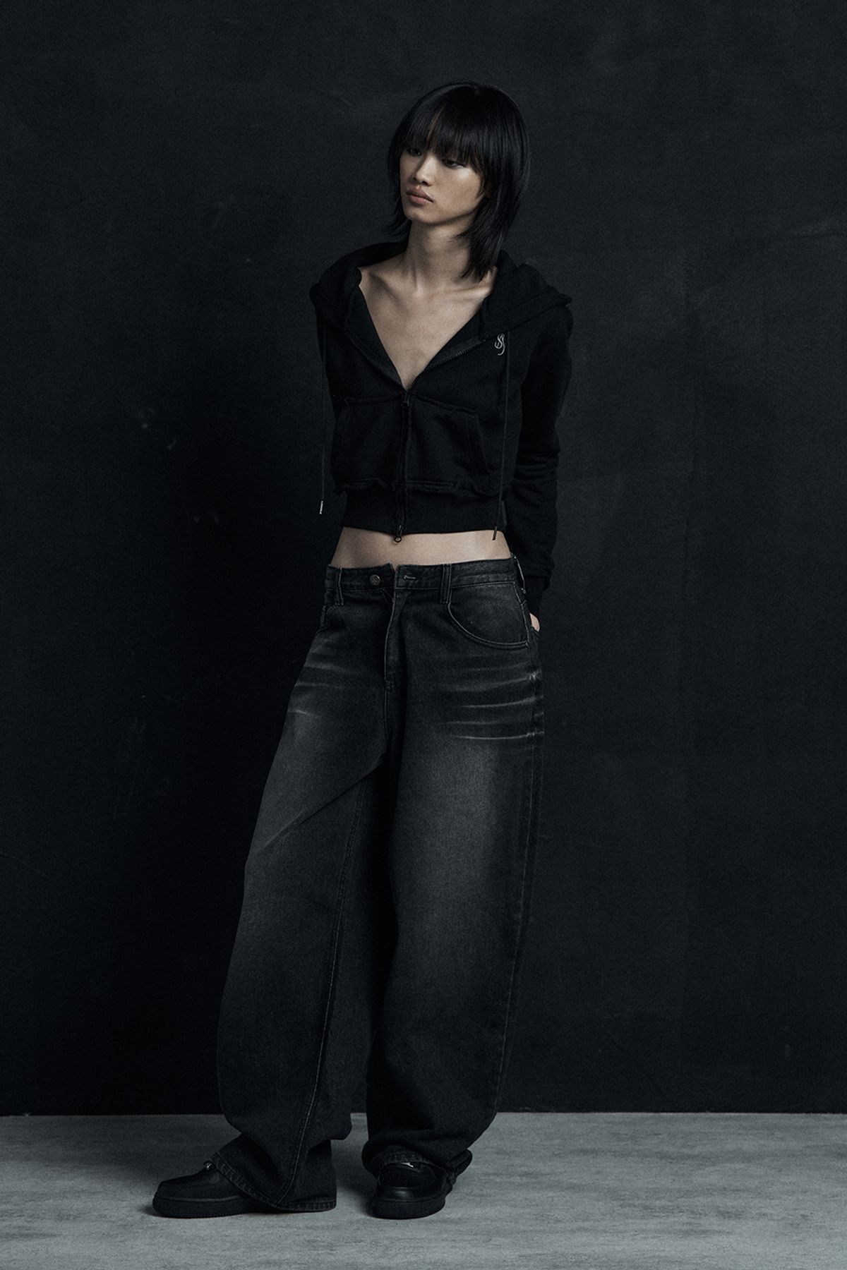 시너진(SYNERJYN) OVERSIZED CAT WASHING DENIM PANTS BLACK