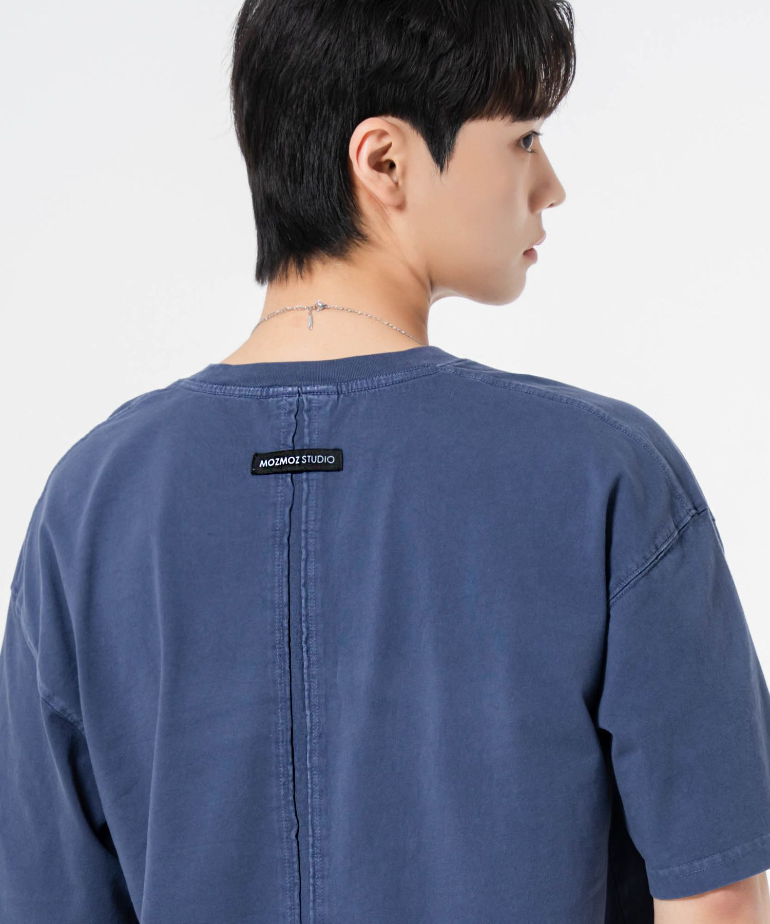 【MOZMOZ】グラフィックピグメントオーバーフィット半袖Tシャツ MUSINSA公式 | MOZMOZ Back cut overfit pigment short sleeve t