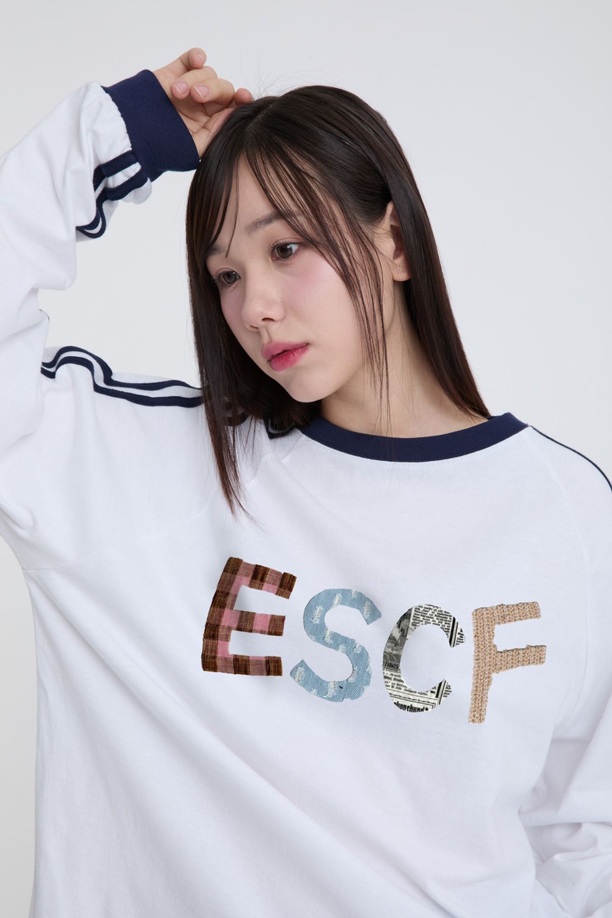 이스케이프프롬(ESCAPEFROM) 패치 빈티지 로고 프린트 트랙 롱슬리브 화이트