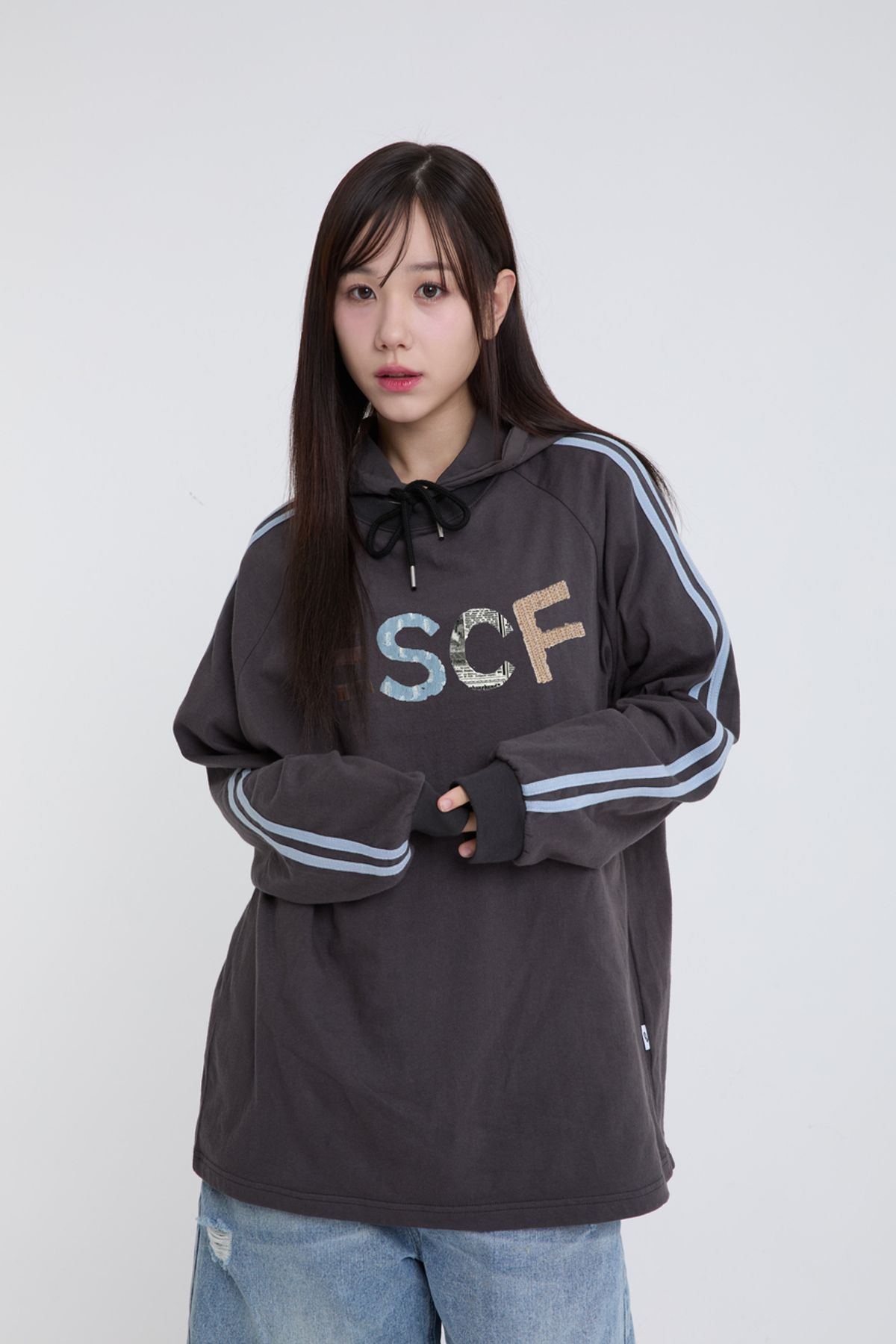 이스케이프프롬(ESCAPEFROM) 패치 빈티지 로고 프린트 트랙 롱슬리브 차콜