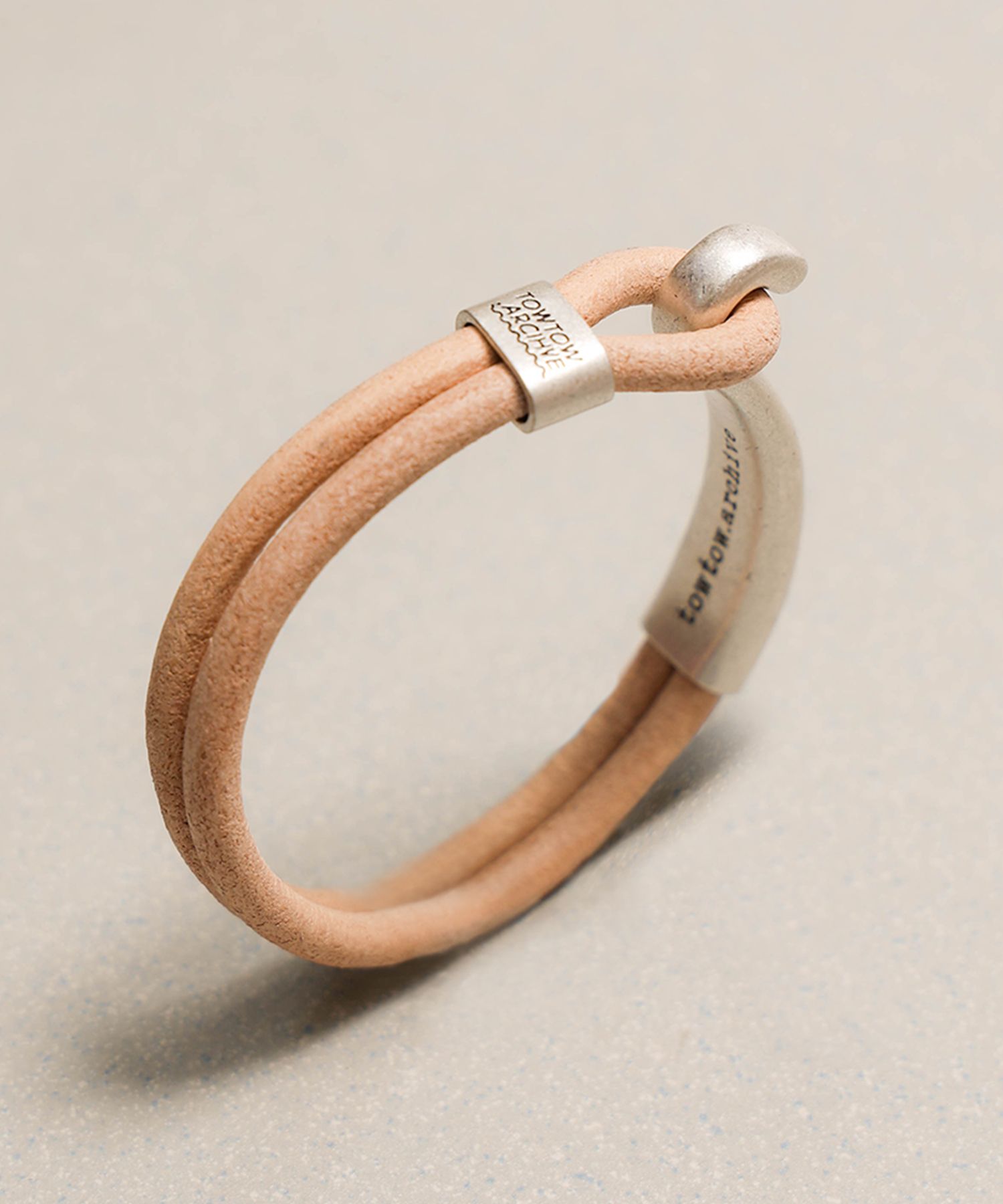 【韓国のみ】 TOWTOW.ARCHIVE Grit Leather Bracelet MUSINSA | TOWTOW ARCHIVE Grit Leather Bracelet Vegetable