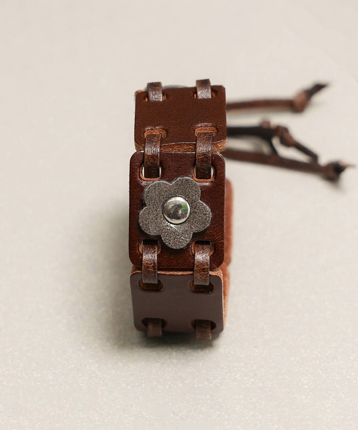 MUSINSA | TOWTOW ARCHIVE Feverfew Leather Bead Bracelet Brown