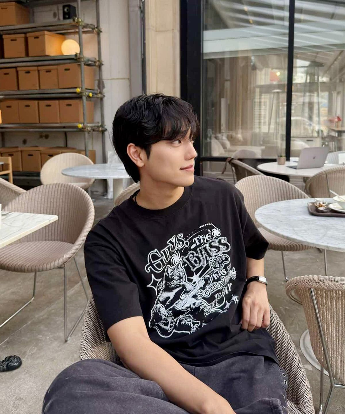 모즈모즈(MOZMOZ) 썸씽베이스 오버핏 피그먼트 반팔 티셔츠 블랙