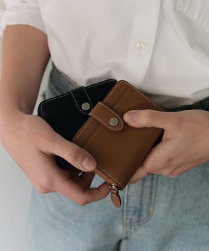 로고 버튼 지갑 브라운