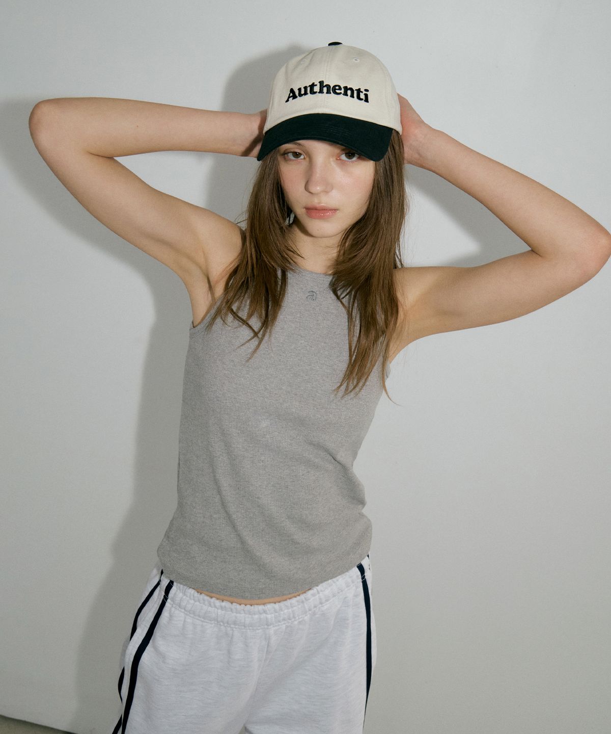 어센티(AUTHENTI) 포인트 자수 슬리브리스 (3COLORS)