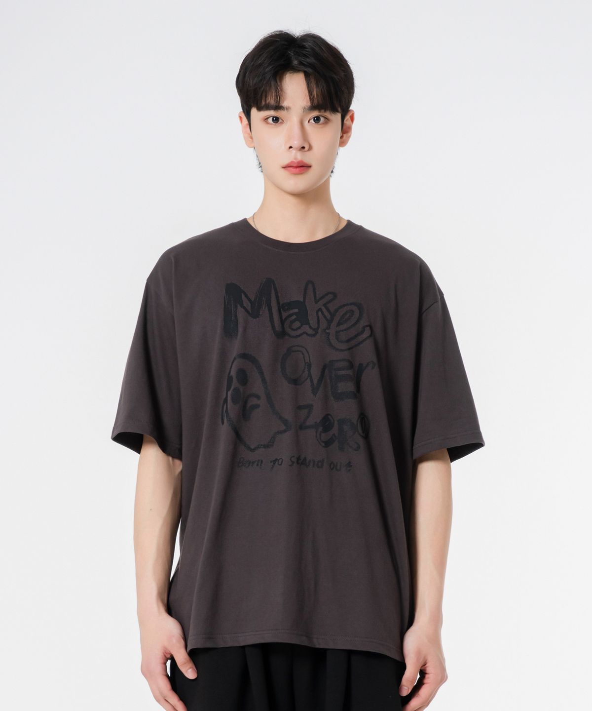 모즈모즈(MOZMOZ) 고스트 드로잉 오버핏 반팔티셔츠 챠콜