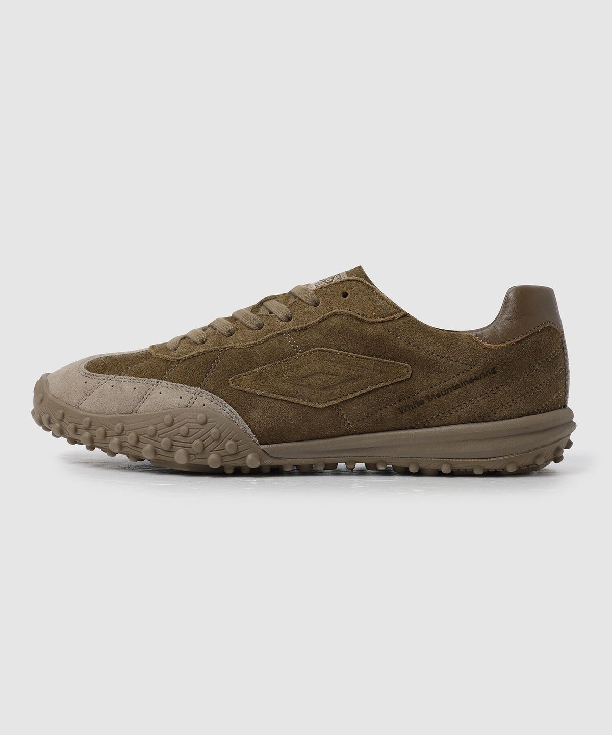 엄브로(UMBRO) [UMB X White Mountaineering] FIRST JOGGER (퍼스트 조거) 브라운(UQ123CCU21)