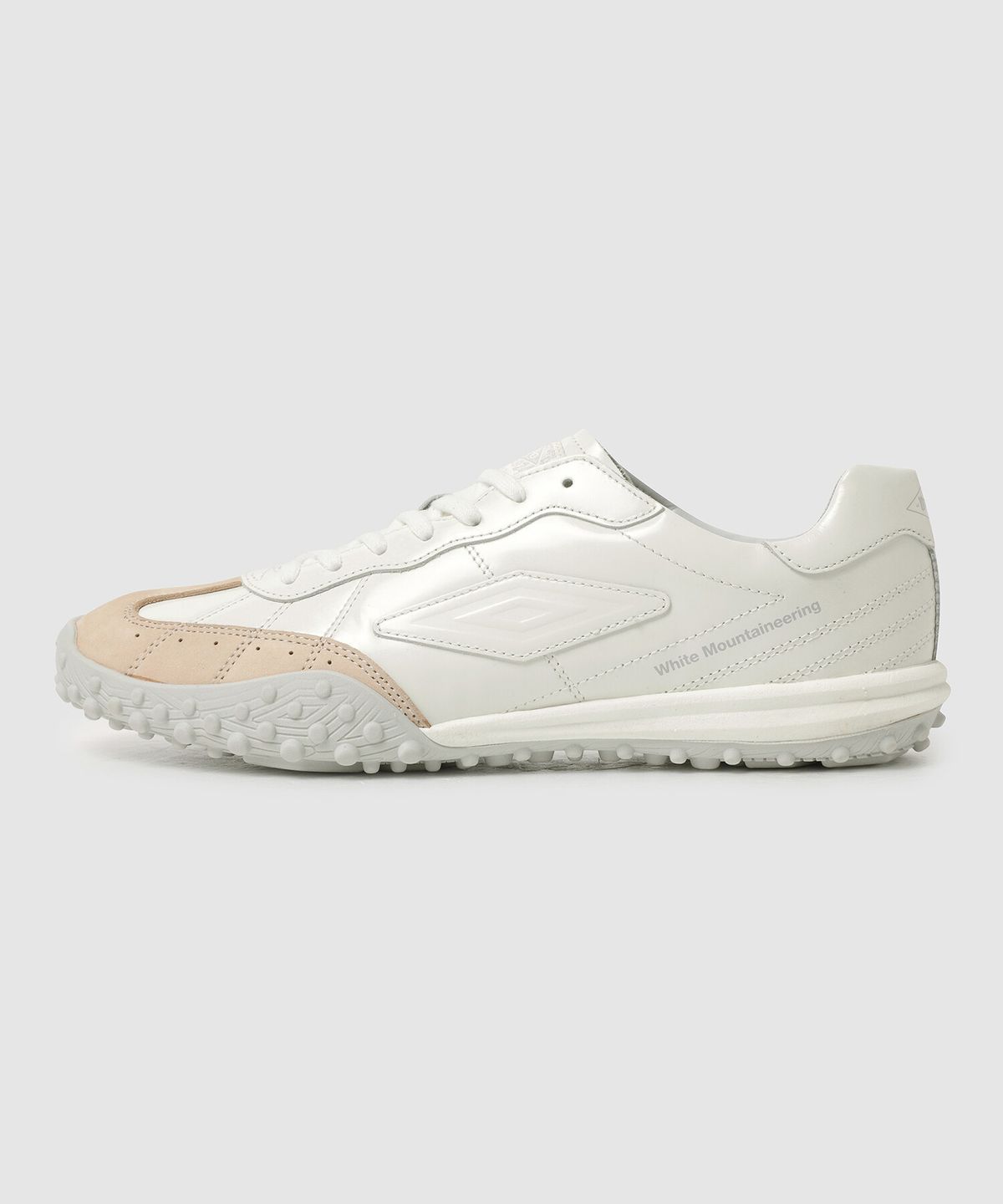 엄브로(UMBRO) [UMB X White Mountaineering] FIRST JOGGER (퍼스트 조거) 화이트(UQ123CCU21)