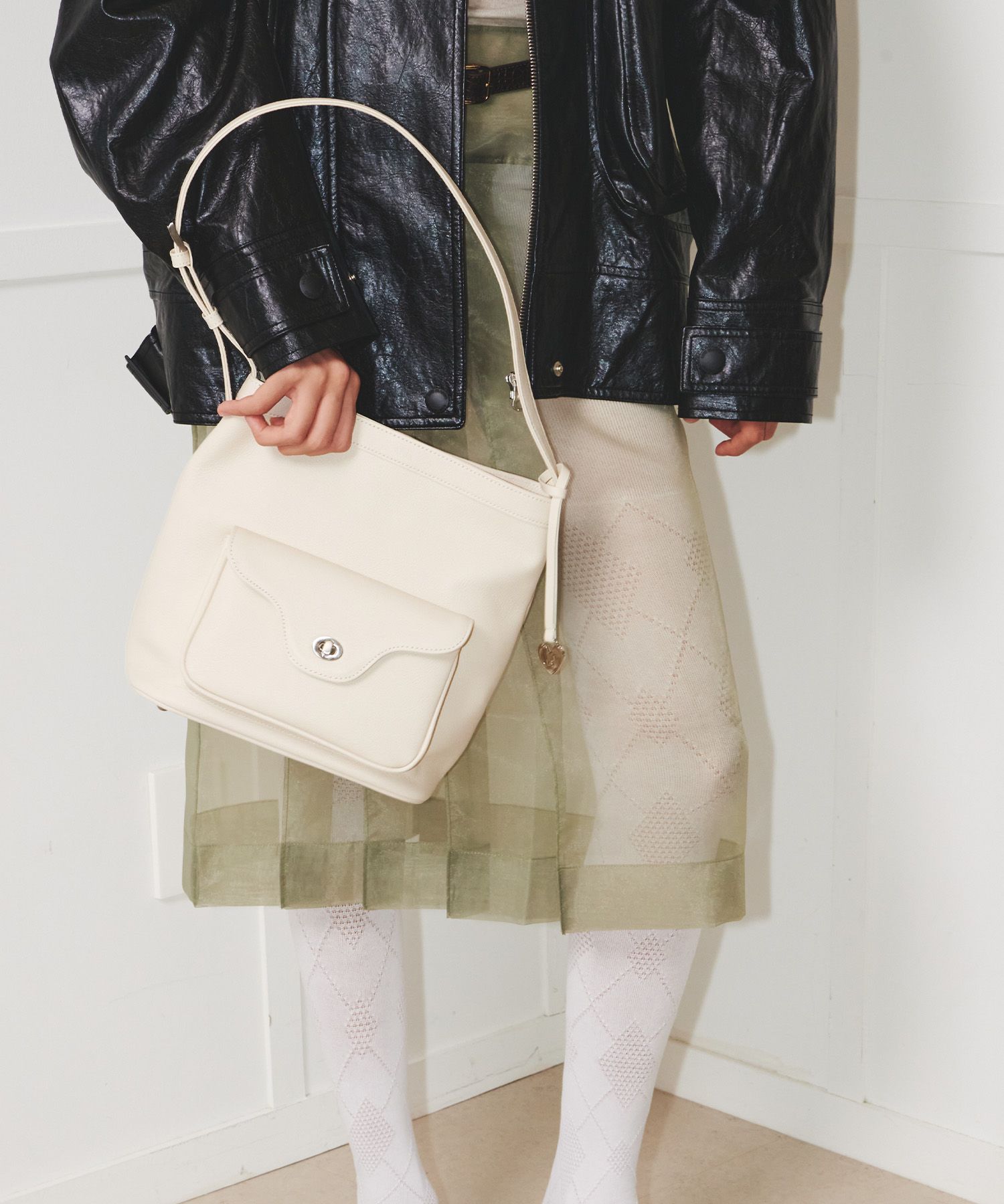 [APOA]★24SS★韓国人気★Suave Bucket Bag Combi Designer fashion, Seoul-fully created | W Concept