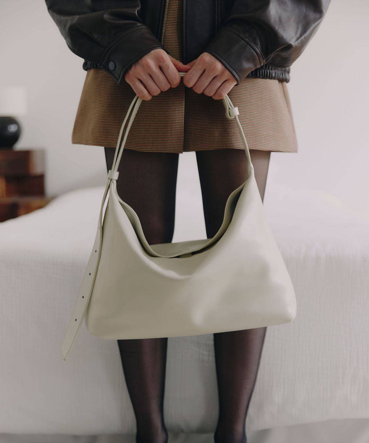 르아보네(LE ABONNE) WRITTEN BAG_IVORY