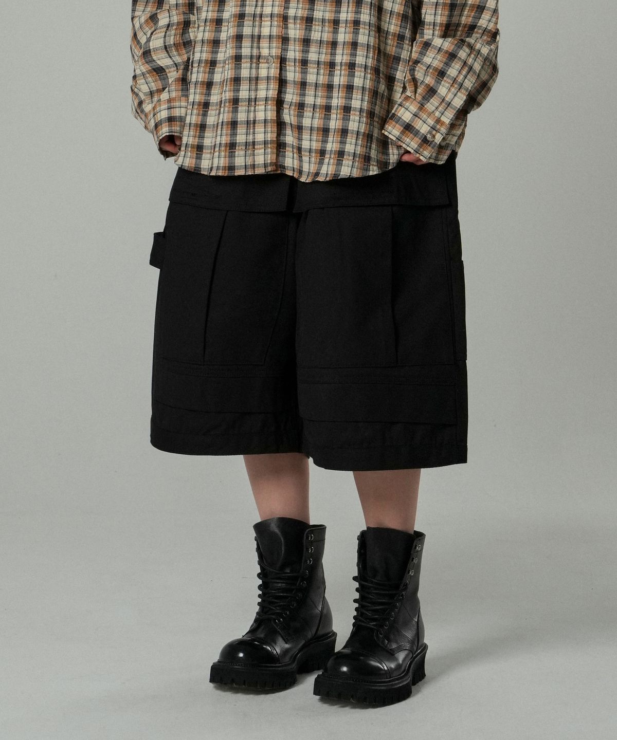 아이돈워너셀(IDWS) Ignis Maxi Cargo Bermuda Shorts Black