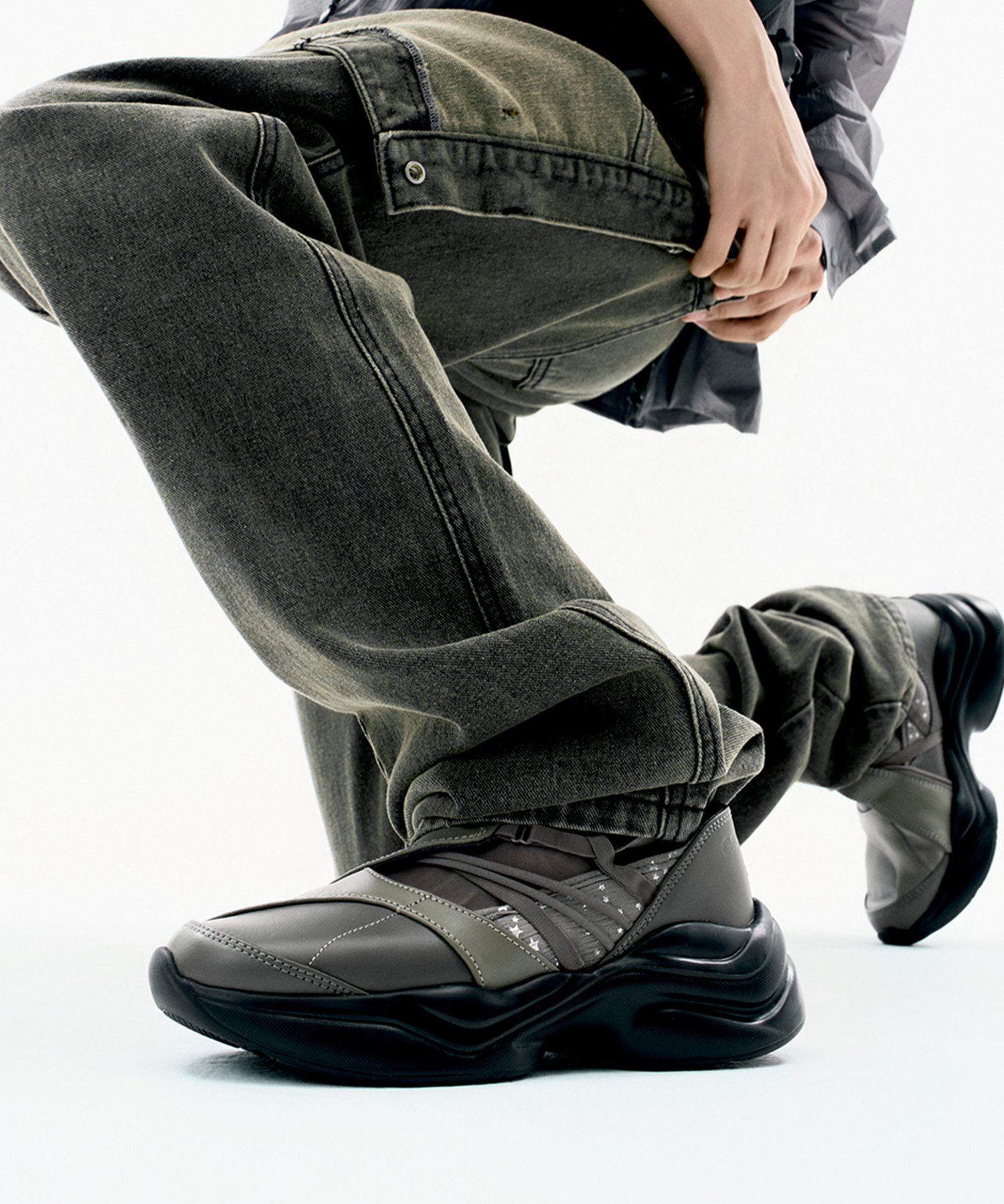 人気 ☆ OJOS ☆ STRAP TOE SNEAKERS BLACK 人気 ☆ OJOS ☆ STRAP TOE SNEAKERS BLACK
