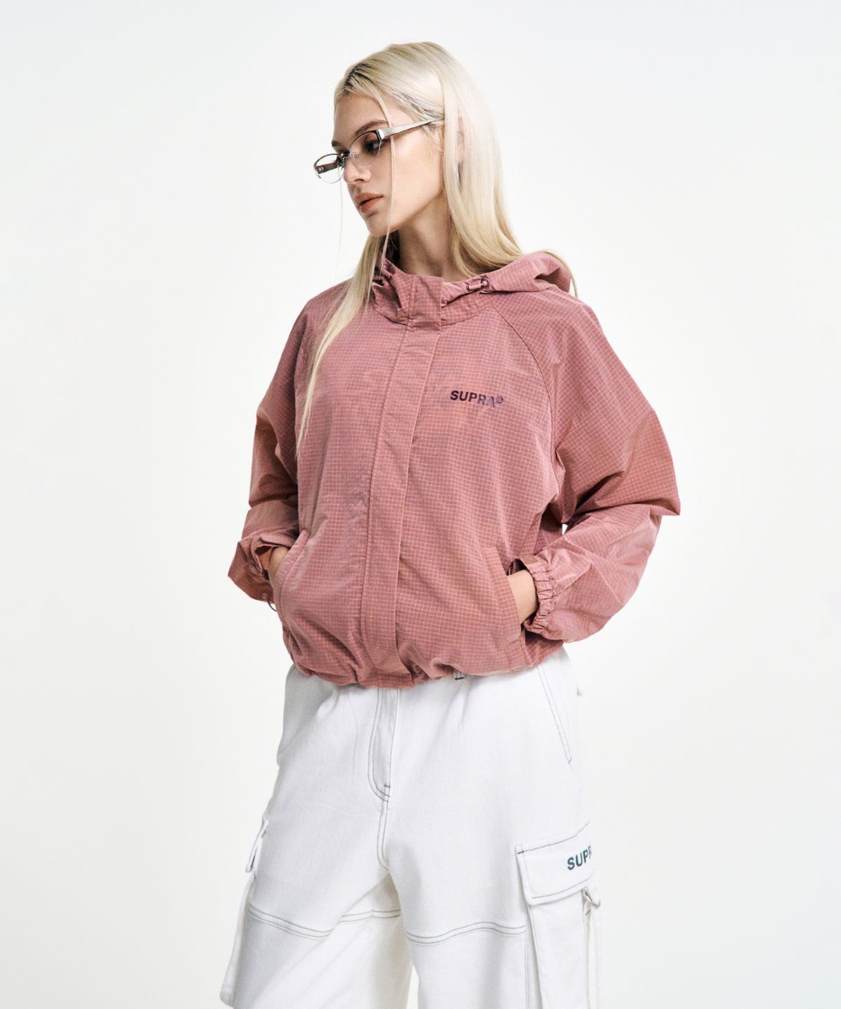 수프라(SUPRA) 여성 베이직 크롭 후드 바람막이(PINK)