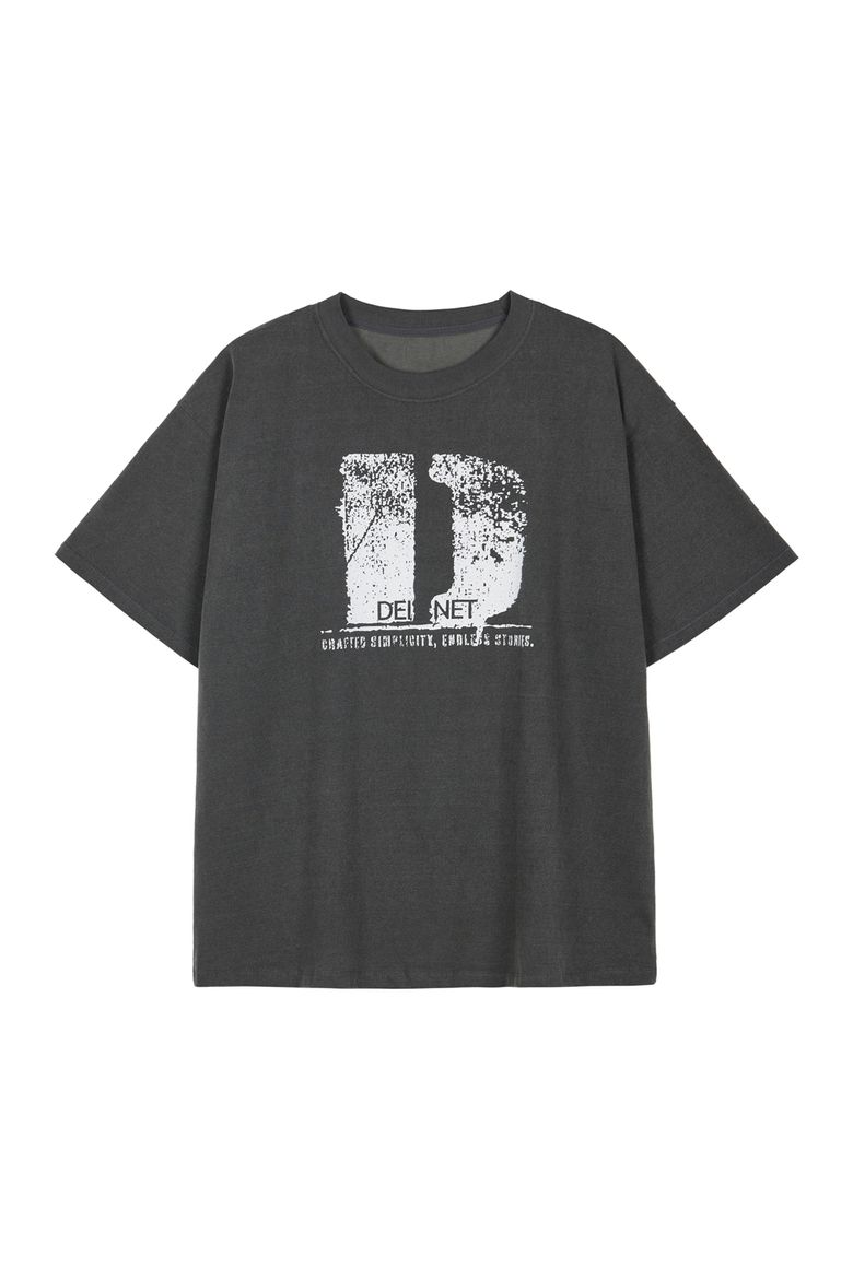 D ACCENT CRACK LOGO T-SHIRTS IN CHARCOAL