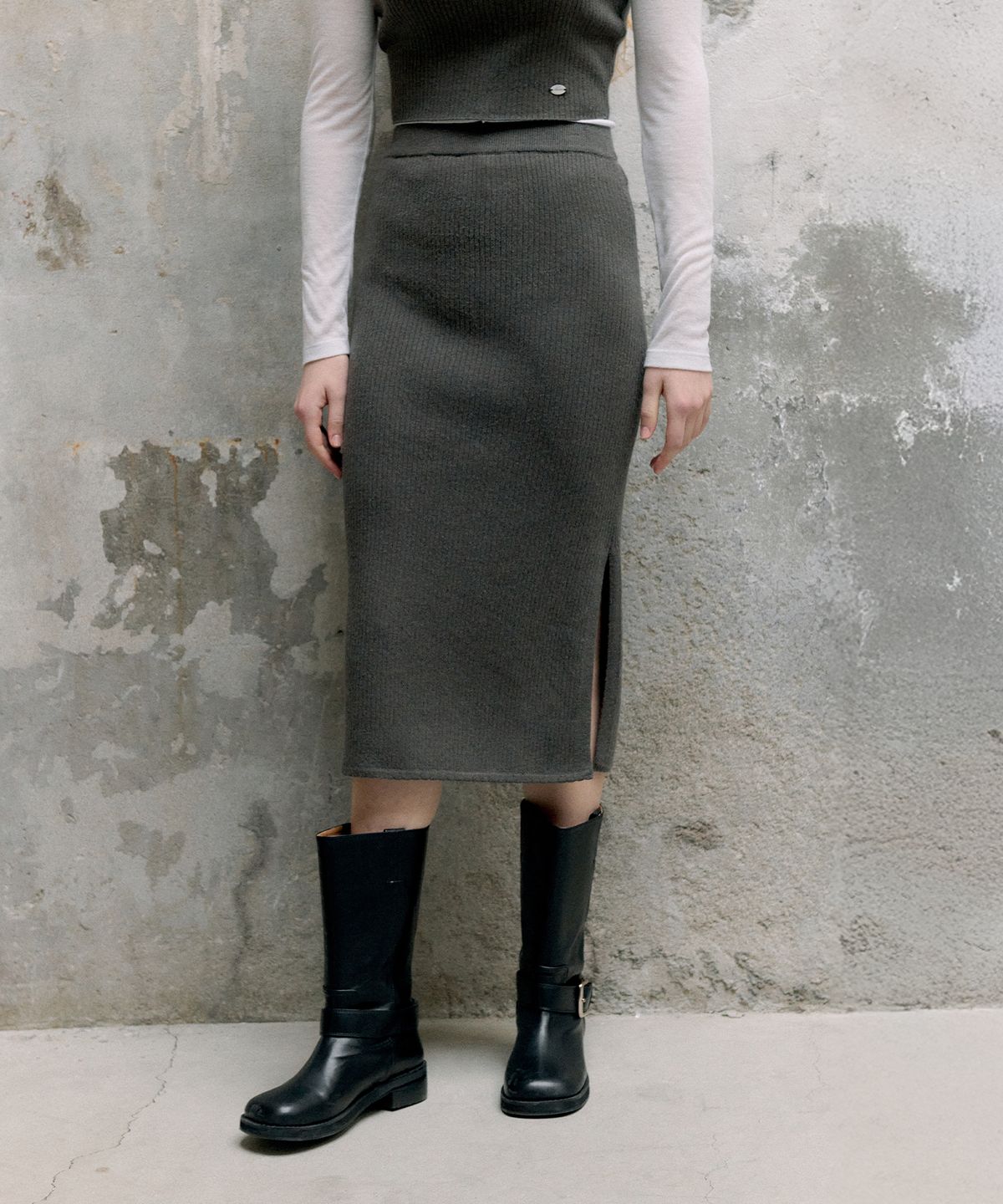 로라로라(ROLAROLA) SCALLOP KNIT SKIRT CHARCOAL