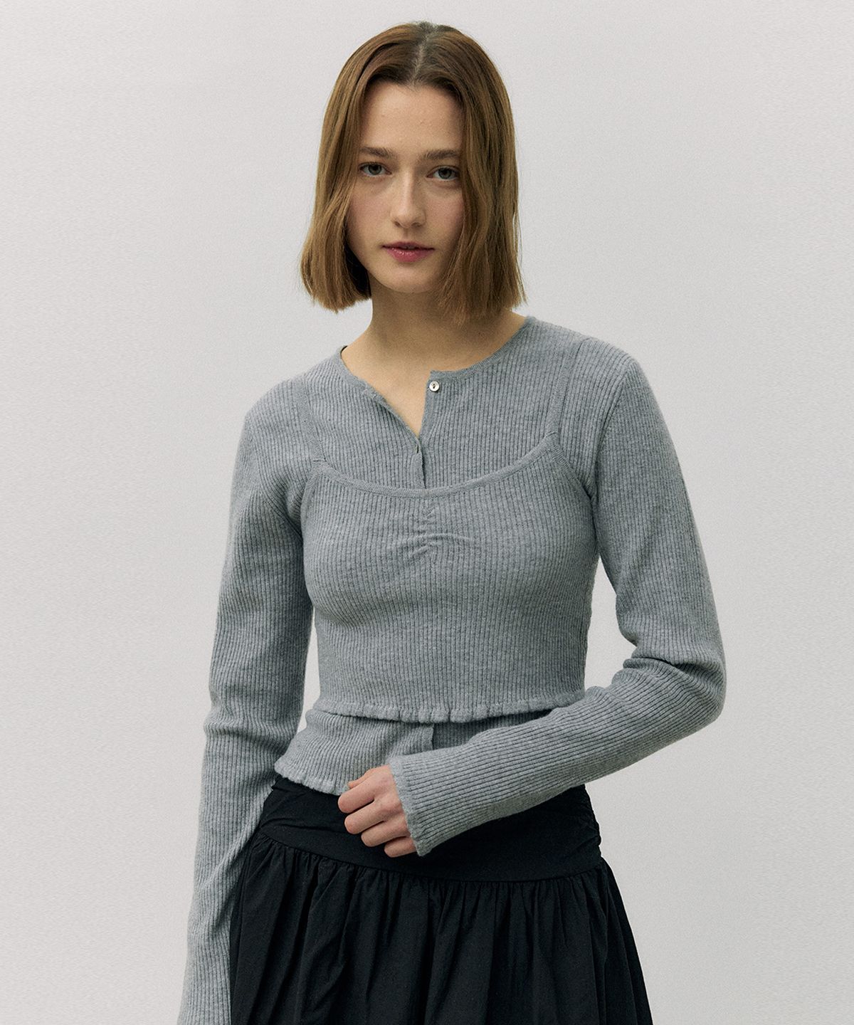 로라로라(ROLAROLA) SHIRRING SLEEVELESS CARDIGAN SET GRAY