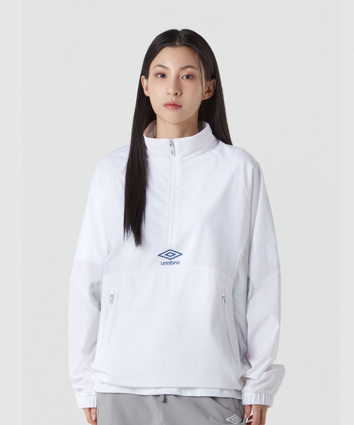엄브로(UMBRO) 액티브 올라운드 에어홀 스탠넥 아노락 화이트(UQ121SWT22)