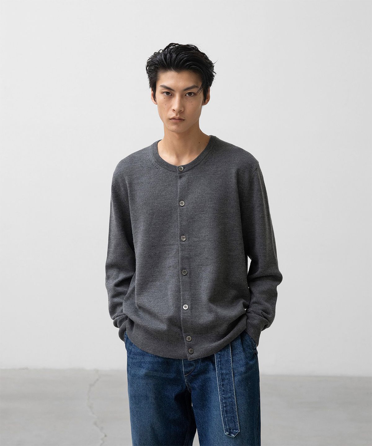어나더 오피스(ANOTHER OFFICE) Solid Round Neck Cardigan (Heather Gray)