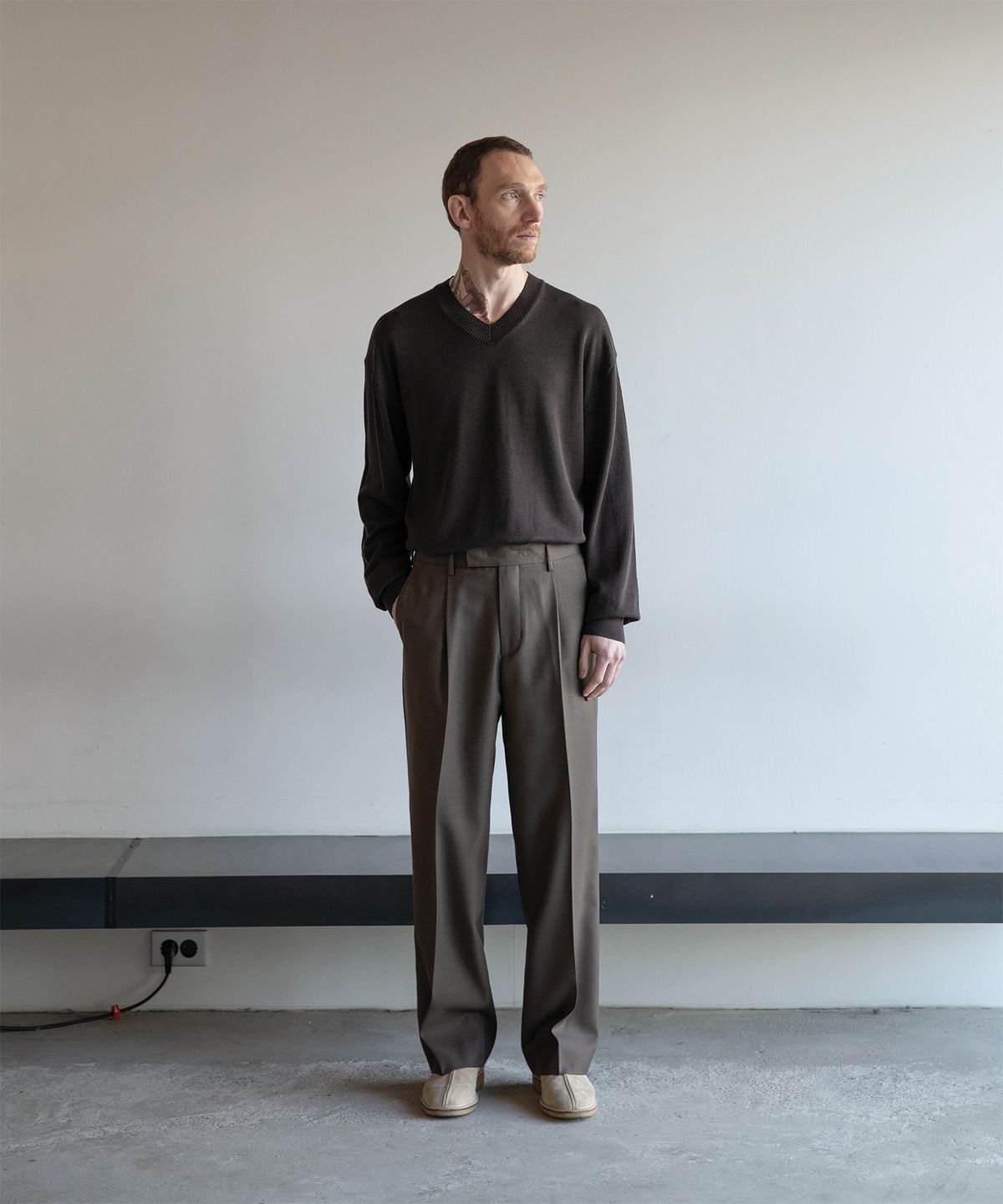 어나더 오피스(ANOTHER OFFICE) Legacy Wool Trouser (Dark Mink)