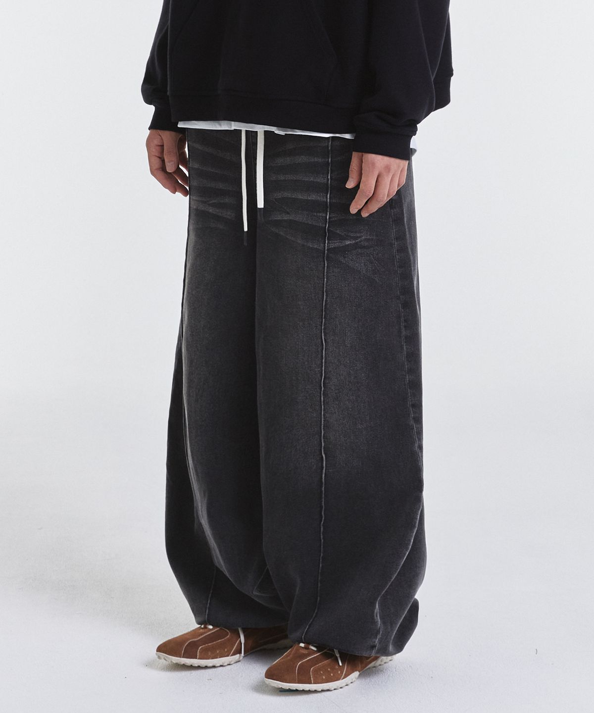 기철(KICHUL) Denim sweat balloon pants (washed black)