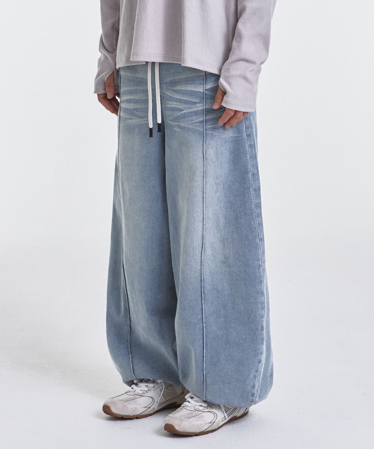 기철(KICHUL) Denim sweat balloon pants (light blue)