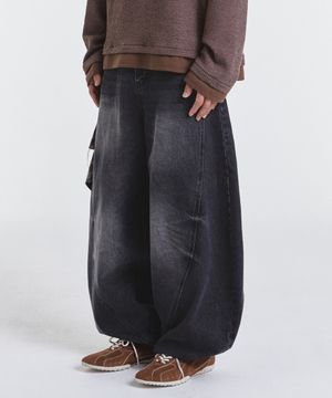 Curved line balloon denim pants (black)