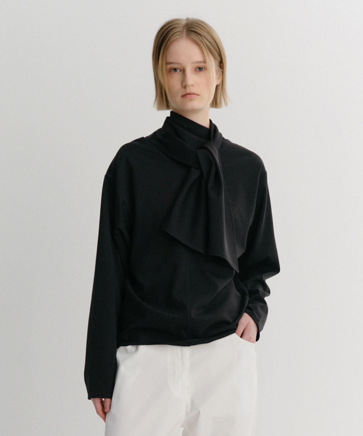 이아(EAAH) LANE TIE BLOUSE (BLACK)
