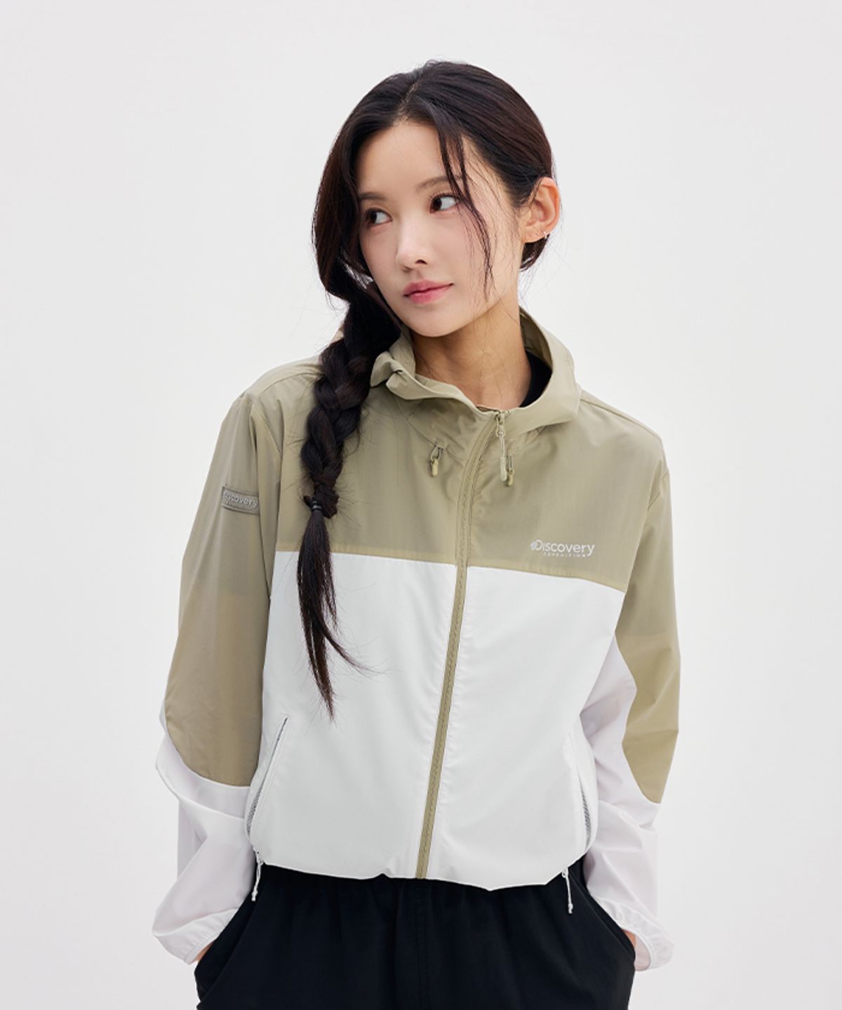 디스커버리 익스페디션(DISCOVERY EXPEDITION) 프레시벤트 여성 컬러블럭 크롭 바람막이 (BEIGE)